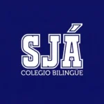 Logotipo del Colegio Bilingüe SJÁ sobre fondo azul.